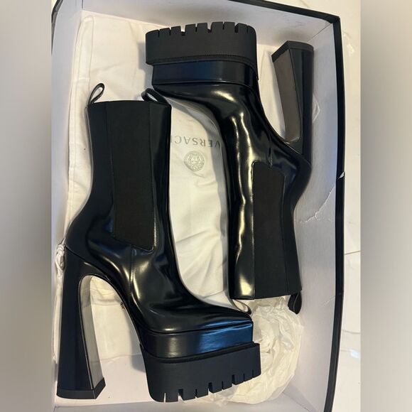 Brand new!! Versace - Aevitas Pointy leather platform ankle boots - Picture 4 of 16